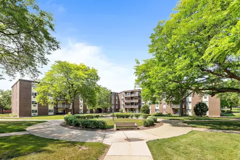1321 S Finley Rd #220, Lombard, IL 60148