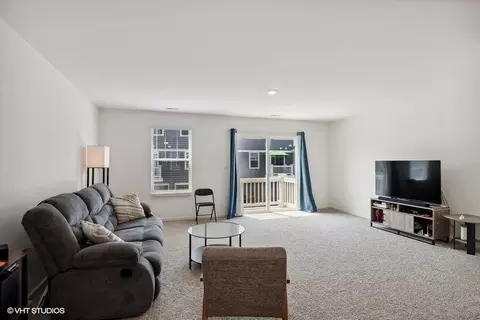 3831 Currant Ln, Elgin, IL 60124 photo 2