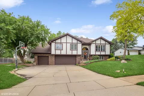 21 W Niagara Ave, Schaumburg, IL 60193
