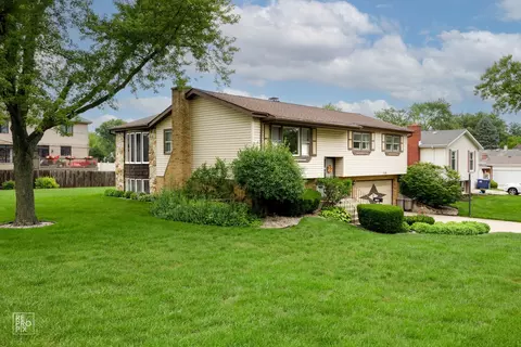 1138 Timber Ln, Darien, IL 60561