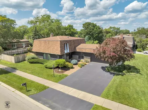 2380 Brian Dr, Northbrook, IL 60062