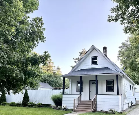 64 S Union St, Elgin, IL 60123