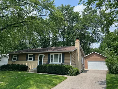 1216 Edwards Ave, Saint Charles, IL 60174