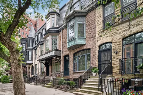47 Elm St, Chicago, IL 60611 photo 3