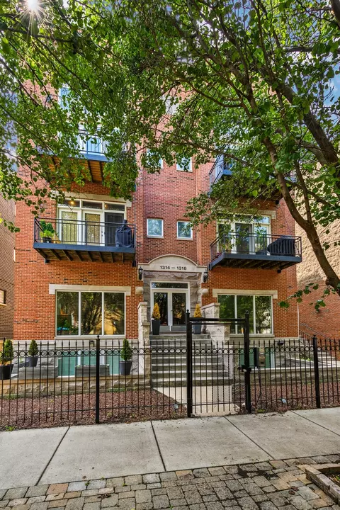 1314 N Cleveland Ave #1S, Chicago, IL 60610