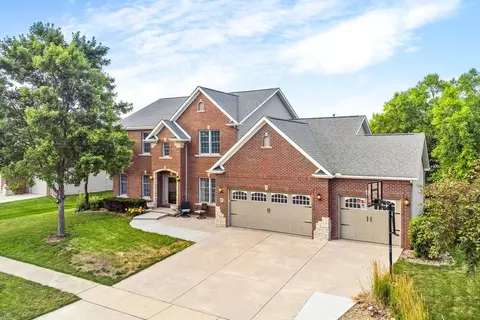 63 Brookstone Cir, Bloomington, IL 61704