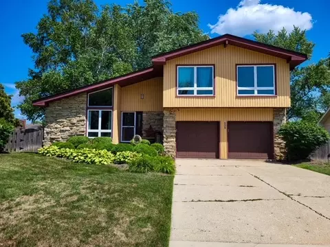 539 N Beck Rd, Lindenhurst, IL 60046