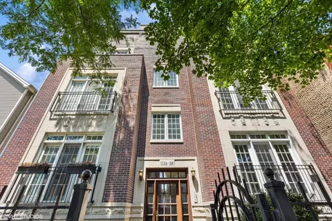 1134 W Patterson Ave #2E, Chicago, IL 60613