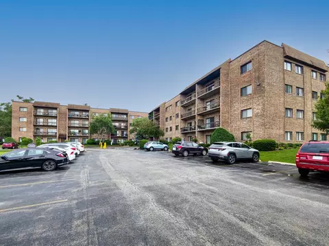 1400 N Elmhurst Rd #410, Mount Prospect, IL 60056