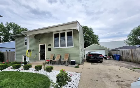 714 Southwind Dr, Carpentersville, IL 60110