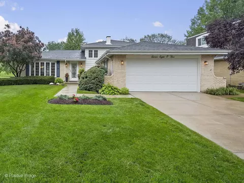 7805 Sawyer Rd, Darien, IL 60561
