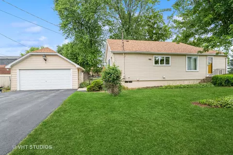 27851 W Grass Lake Rd, Antioch, IL 60002