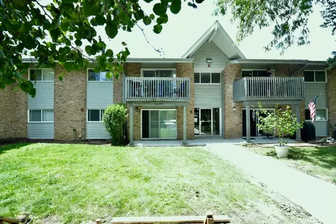 16 W625 W Mockingbird Ln W #206, Willowbrook, IL 60527