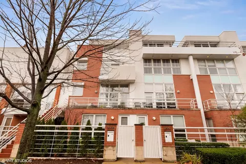 2938 N Hermitage Ave #E7, Chicago, IL 60657