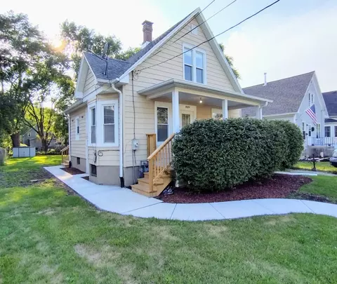 809 N 11th St, Dekalb, IL 60115