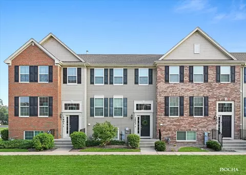 1603 Deer Pointe Dr, South Elgin, IL 60177