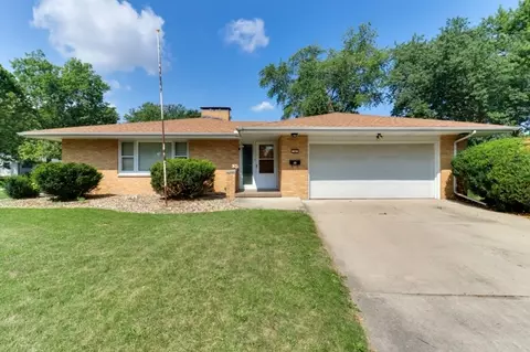 14 Hawthorne Dr, Normal, IL 61761 photo 2