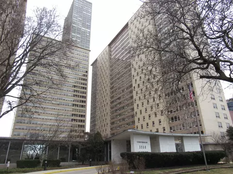 3950 N Lake Shore Dr #300, Chicago, IL 60613