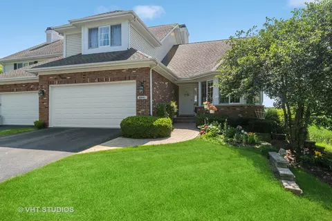 33041 N Stone Manor Dr, Grayslake, IL 60030