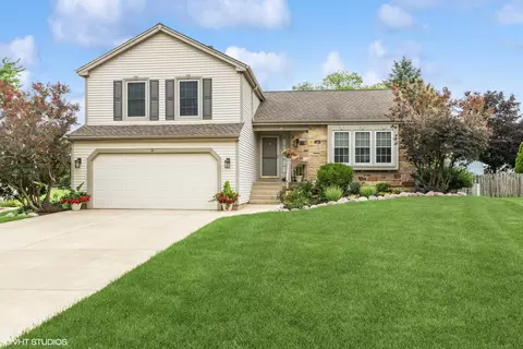 3 Stanton Ct, Lake Zurich, IL 60047