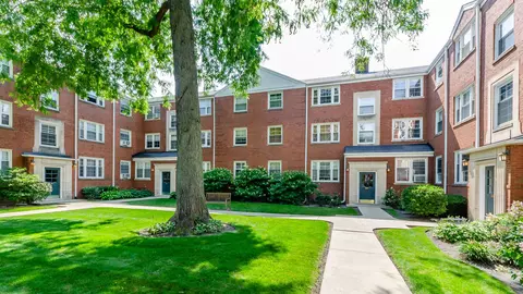 506 Bonnie Brae Pl #H3, River Forest, IL 60305