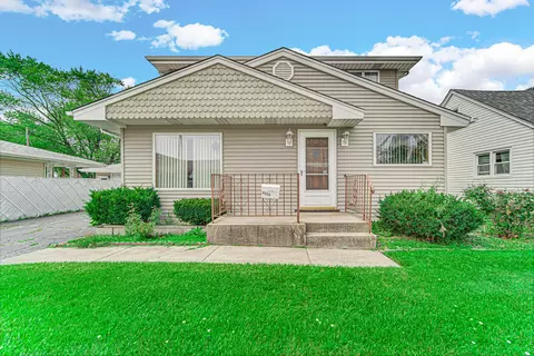 5636 State Rd, Burbank, IL 60459