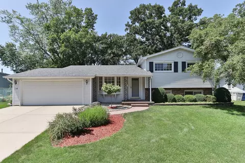 14 Treebark Dr, Schaumburg, IL 60193