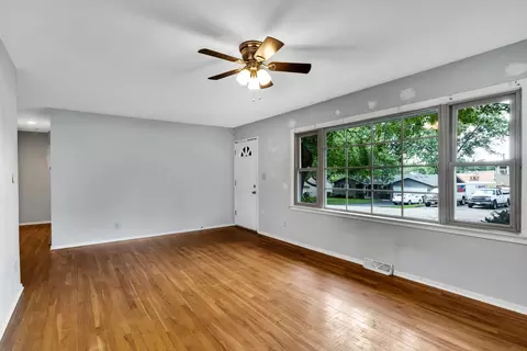 3703 Anne St, Mchenry, IL 60050 photo 4