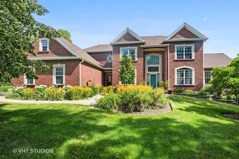 5460 Chapel Hl, Gurnee, IL 60031