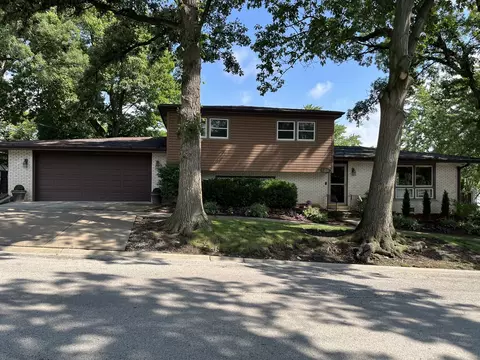 9358 S 82nd Ct, Hickory Hills, IL 60457