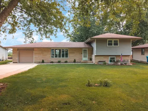 308 S East St, Hudson, IL 61748