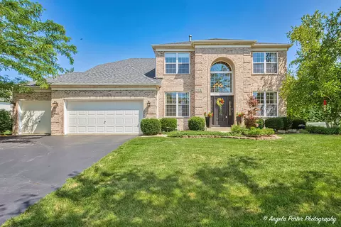3416 Green Pastures Rd, Carpentersville, IL 60110