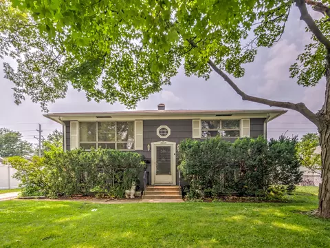 3303 Bobolink Ln, Rolling Meadows, IL 60008