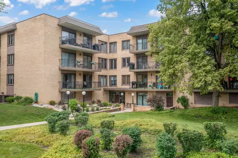 6935 N Milwaukee Ave #203, Niles, IL 60714