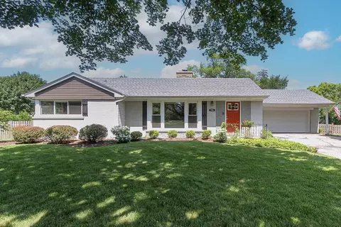 745 S Vail Ave, Arlington Heights, IL 60005