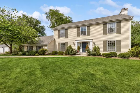 1222 W Deerpath Rd, Lake Forest, IL 60045