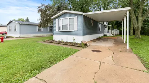 740 Southmoor Dr, Dekalb, IL 60115