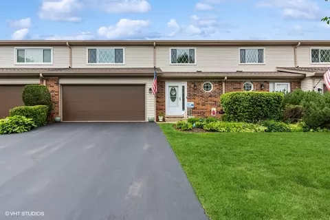 1293 Briarwood Ln, Libertyville, IL 60048