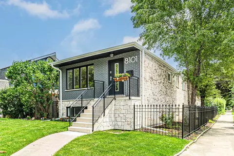 8101 N Oketo Ave, Niles, IL 60714