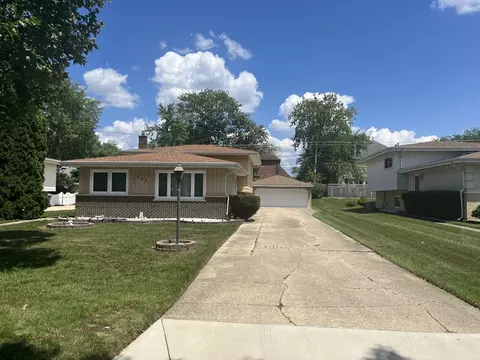757 N Willow Rd, Elmhurst, IL 60126