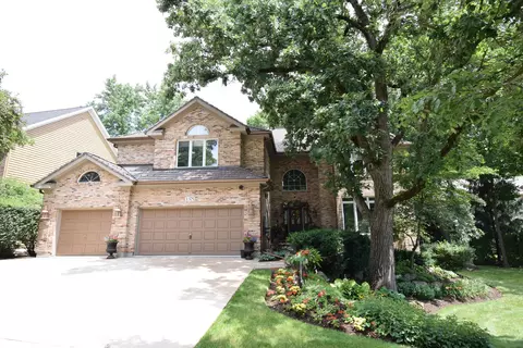 1375 Tall Oaks Dr, Carol Stream, IL 60188
