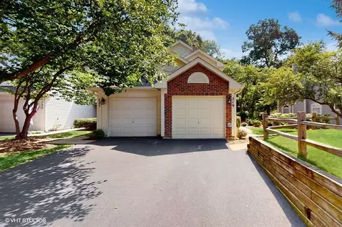 719 Shady Oaks Ct #719, Elgin, IL 60120