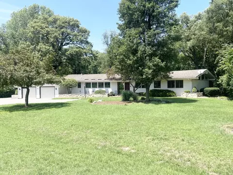 20 Birchwood Ln, Saint Anne, IL 60964