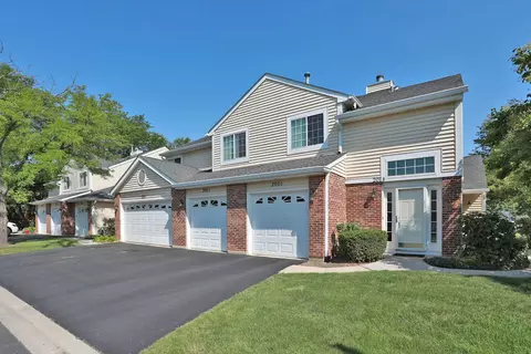 201 Brittany Dr #A, Streamwood, IL 60107