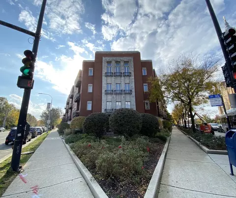 1075 W Roosevelt Rd #304, Chicago, IL 60608