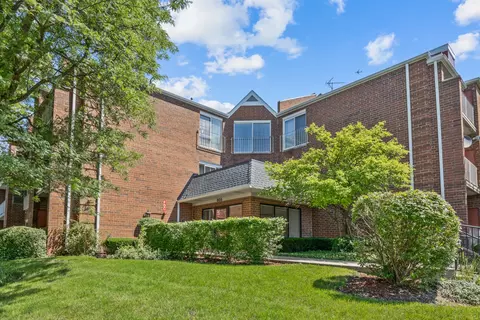 805 Leicester Rd #B113, Elk Grove Village, IL 60007