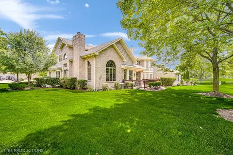 6 Long Cove Dr, Lemont, IL 60439