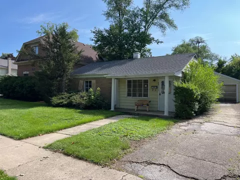 841 N Hickory Ave, Arlington Heights, IL 60004