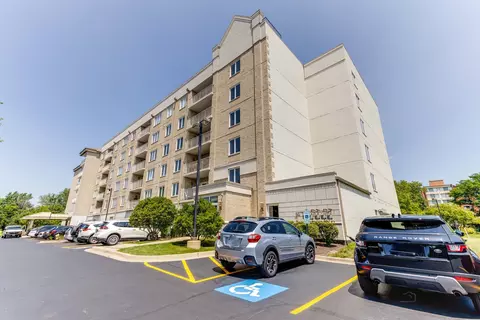 2030 Saint Regis Dr #522, Lombard, IL 60148