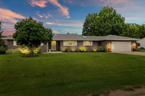 840 Winmoor Dr, Sleepy Hollow, IL 60118